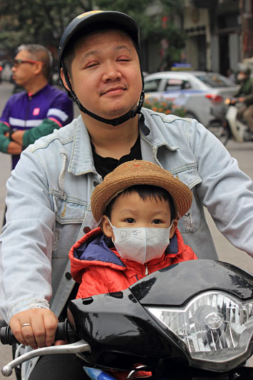 Vietnam, HANOI, father and child on bike, VT1260JPL A 533 deep